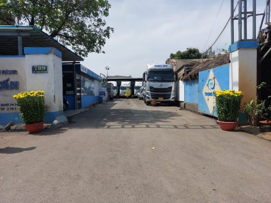 Đây là dịch vụ chuyển kho xưởng trọn gói lớn nhất cả nước. Quy mô lớn, đầy đủ xe container và các loại xe khác.