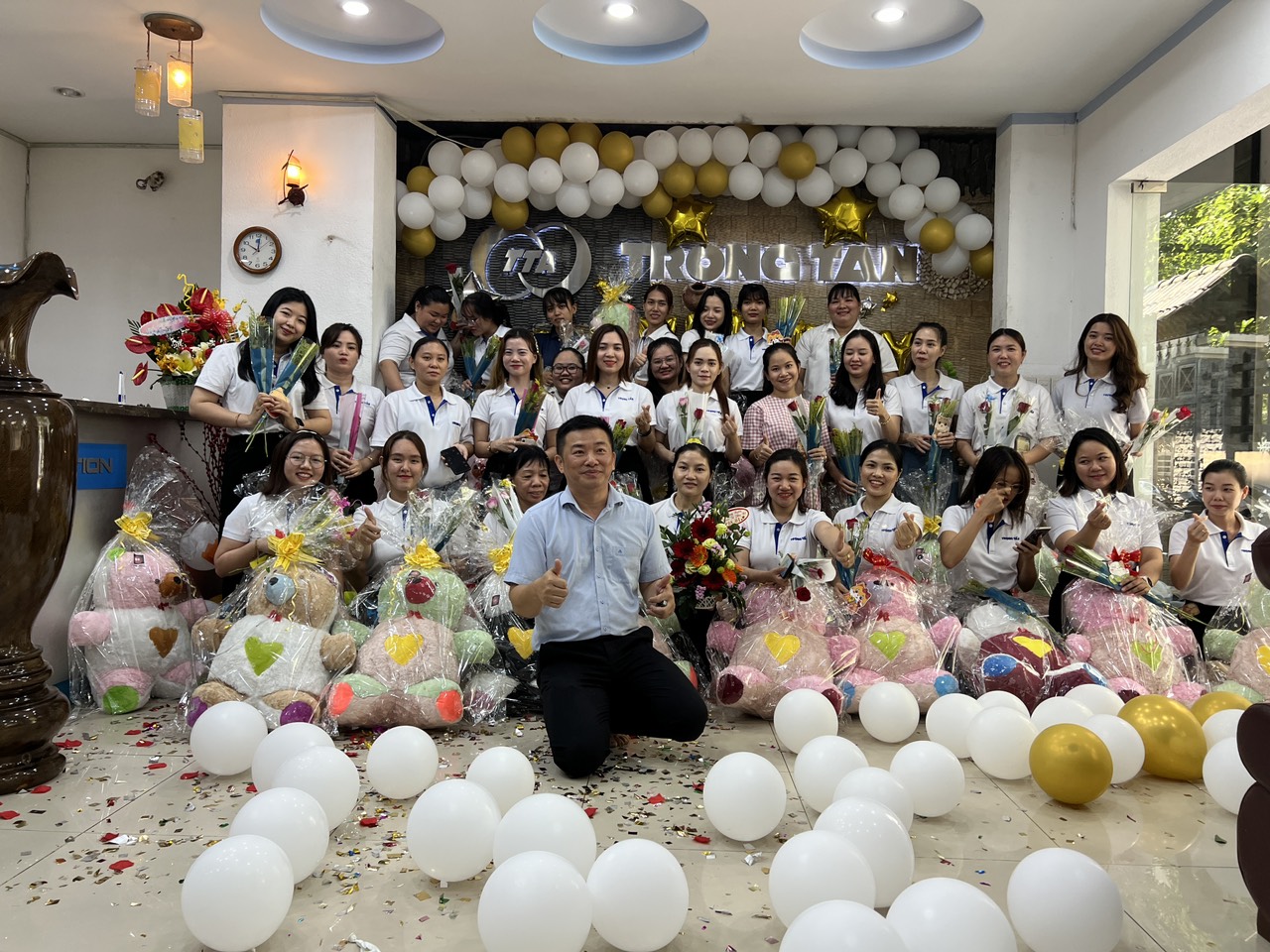 Đội ngũ nhân viên dịch vụ chuyển nhà Hà Nội